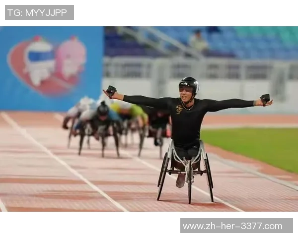 残特奥会田径赛场上特别的见证者：听障摄影记者朱德春